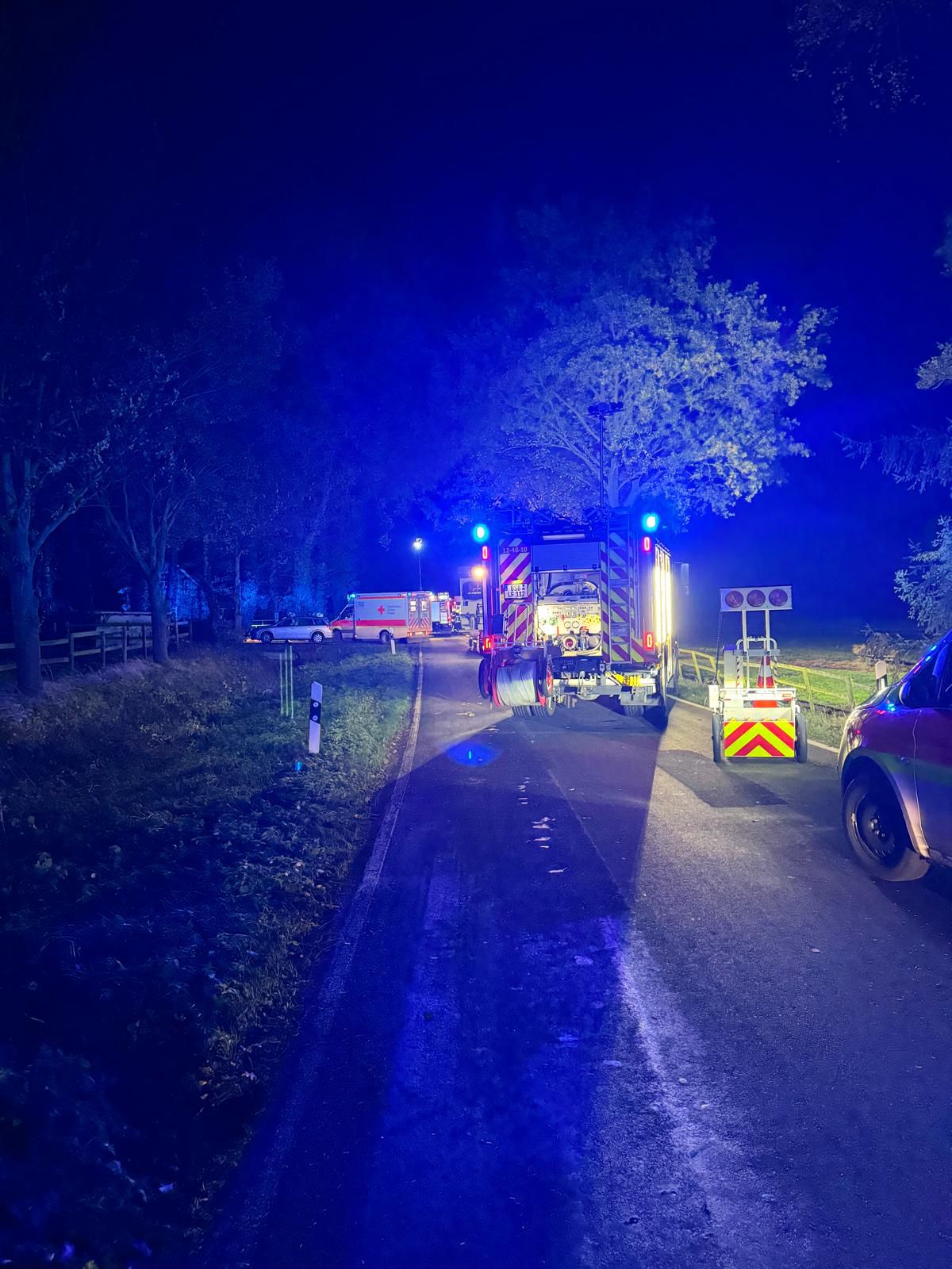 Verkehrsunfall Auto gegen Baum 1